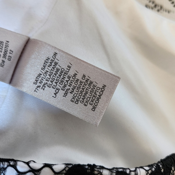 Victoria's Secret - White and Black Very Sexy Bra and Hip Corset set - (36D/M-L) - Picture 13 of 14